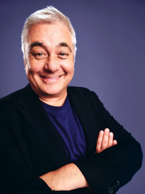 Ingo Oschmann – Magie trifft Comedy, Charme trifft Publikum Ingo Oschmann – Magie trifft Comedy, Charme trifft Publikum